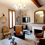 Casa de Férias Jolie Maison De Village Avec Vue Maury